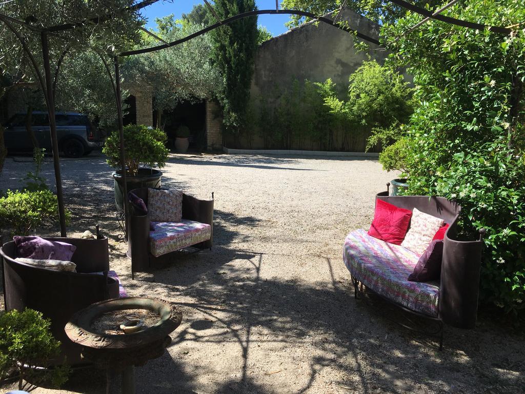 Le Mas Des Armouriers Violes Exterior photo